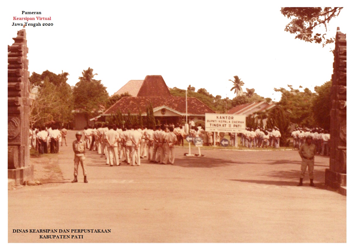 Upacara di depan Pendopo Kabupaten Pati tahun 1983